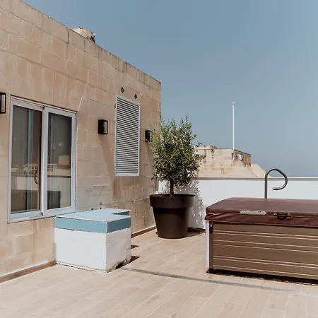 King Charles Boutique Hotel