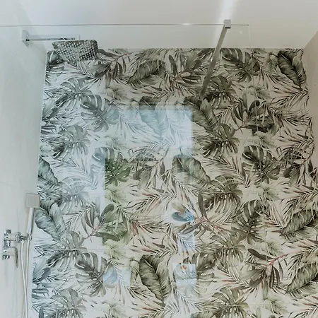 King Charles Boutique La Valette