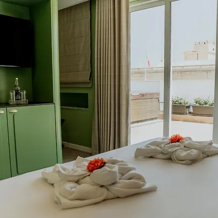 King Charles Boutique * La Valette