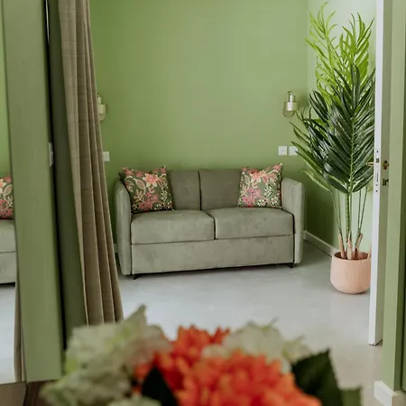 King Charles Boutique Hotel *