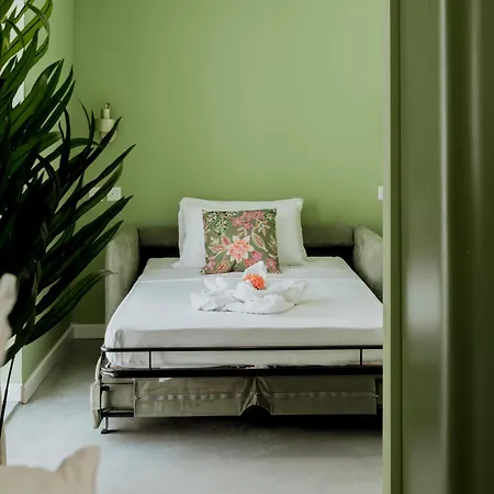 King Charles Boutique