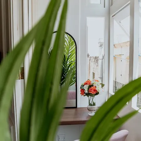 King Charles Boutique Hotel *