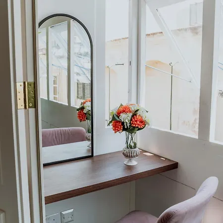 King Charles Boutique * La Valette