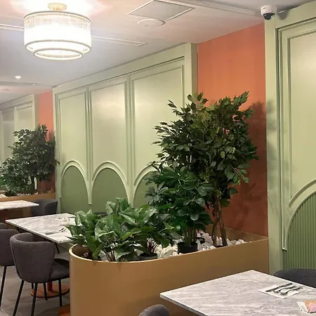 King Charles Hotel