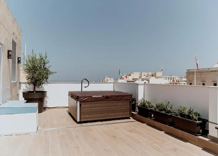 King Charles Boutique * La Valletta