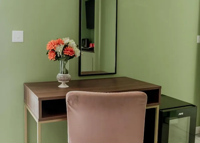 King Charles Boutique *