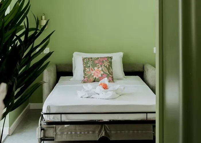 King Charles Boutique