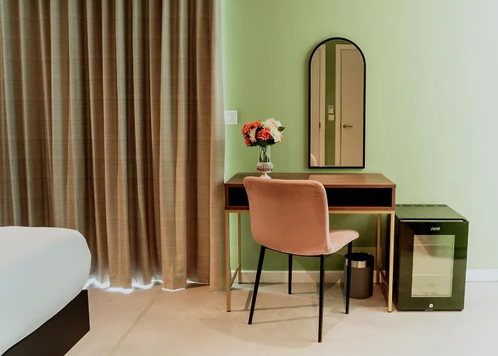 King Charles Boutique