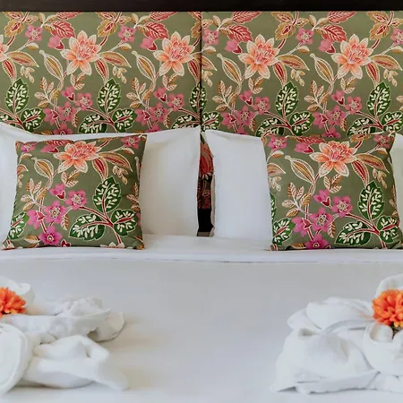 King Charles Boutique ואלטה