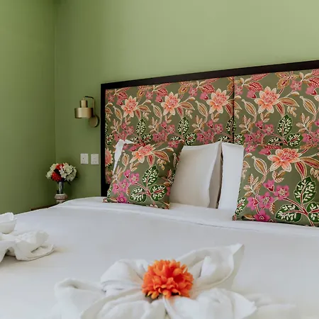 King Charles Boutique מלון *