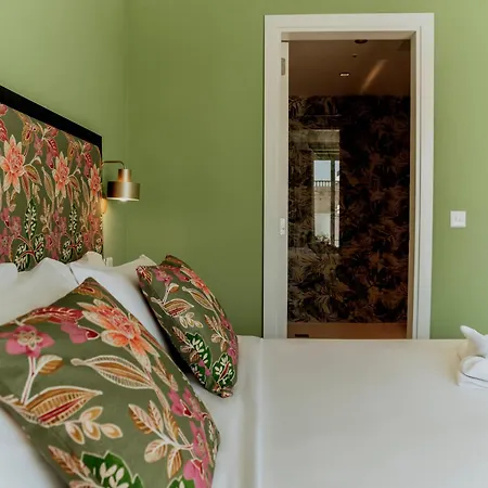 King Charles Boutique *