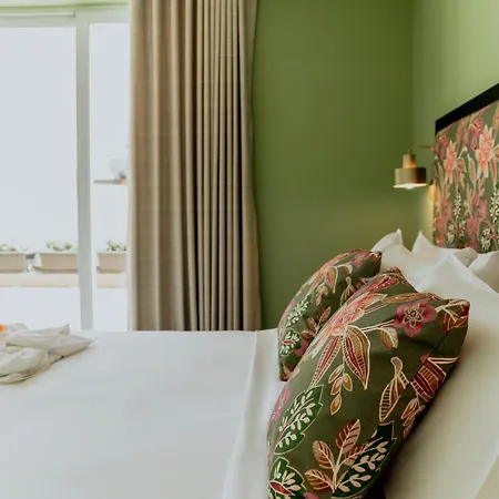 King Charles Boutique ואלטה