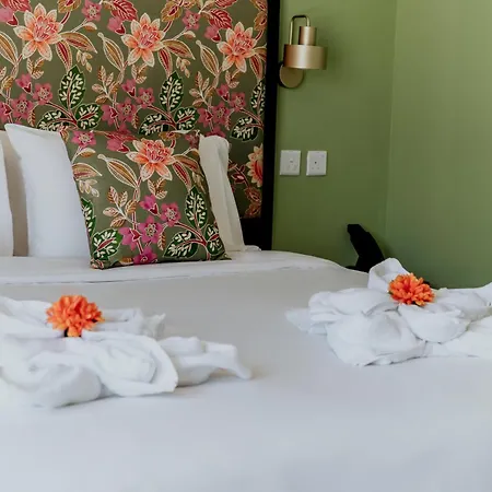 King Charles Hotel *