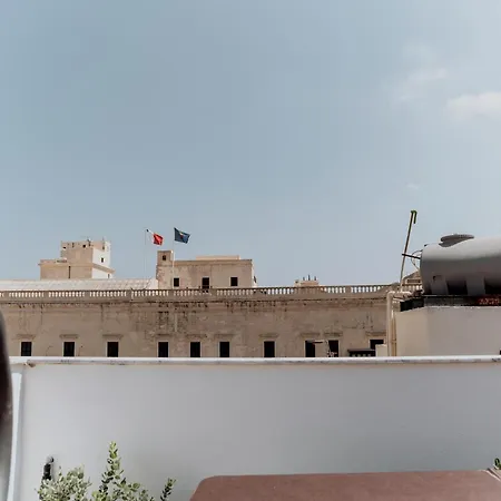 Hotel King Charles Valletta