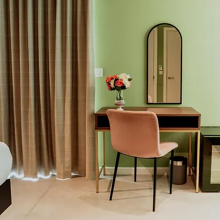 King Charles Boutique