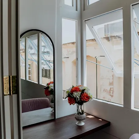 King Charles Hotel