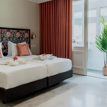 King Charles Hotel *