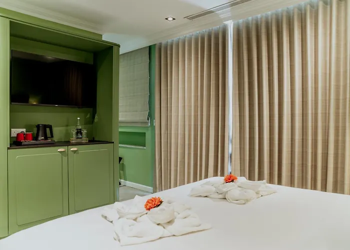 King Charles Boutique *