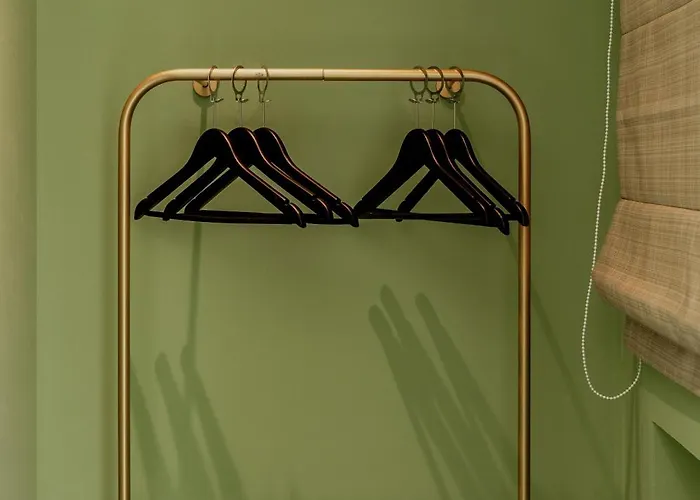 King Charles Boutique