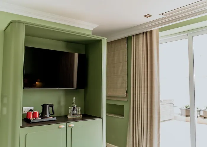 King Charles Boutique