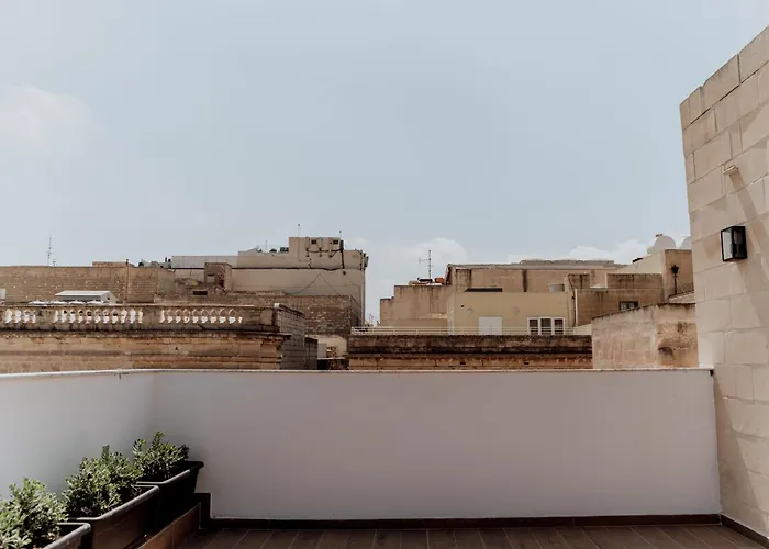 King Charles Boutique * Valletta