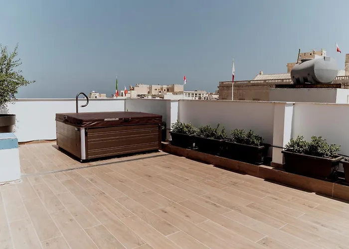 King Charles Boutique