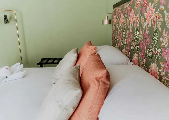 King Charles Boutique Hotel *