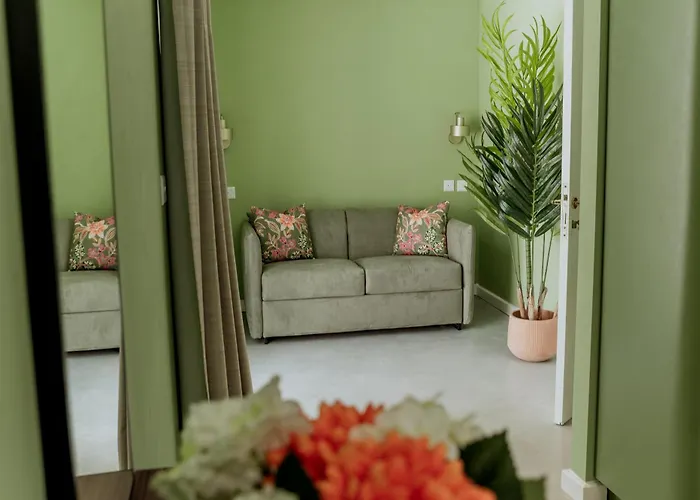 King Charles Boutique Hotel *