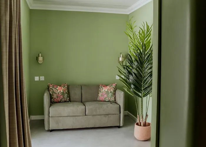 King Charles Boutique *