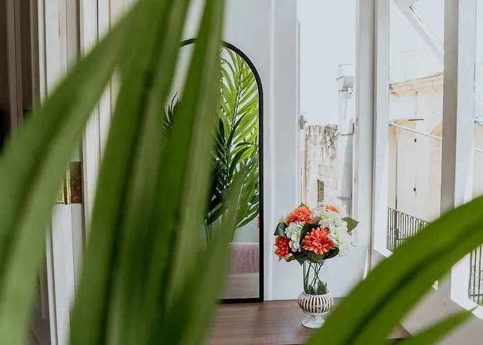 King Charles Boutique Hotel *