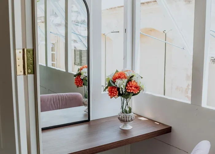 King Charles Boutique * Valletta